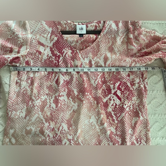 CAbi Light Pink Snakeskin Print Polyester Blouse Women’s Size Small - Picture 16 of 16